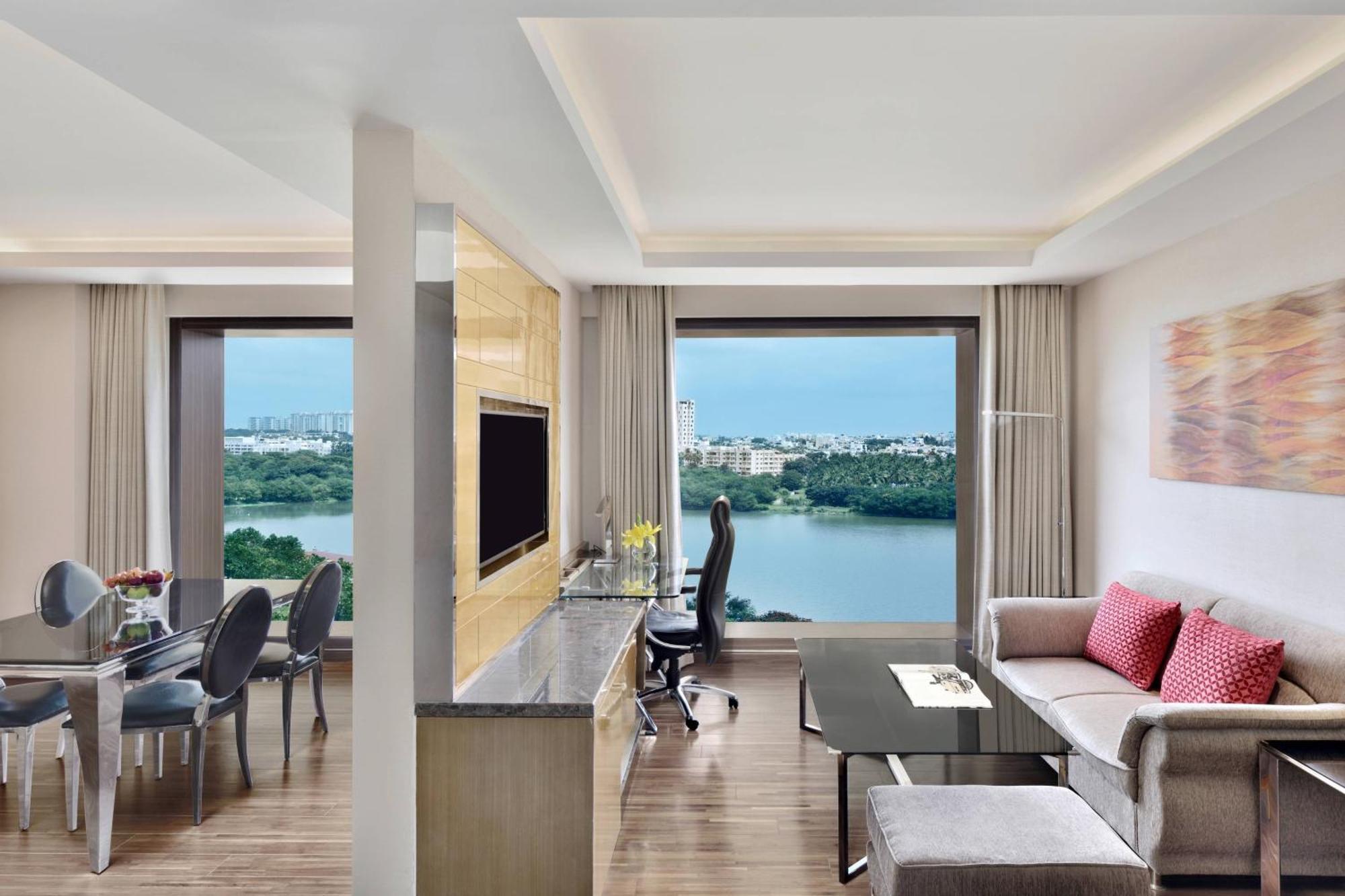 คอร์ตยาร์ด บาย แมริออท เบงกาลูรู เฮบบัล Hotel บังกาลอร์ ภายนอก รูปภาพ